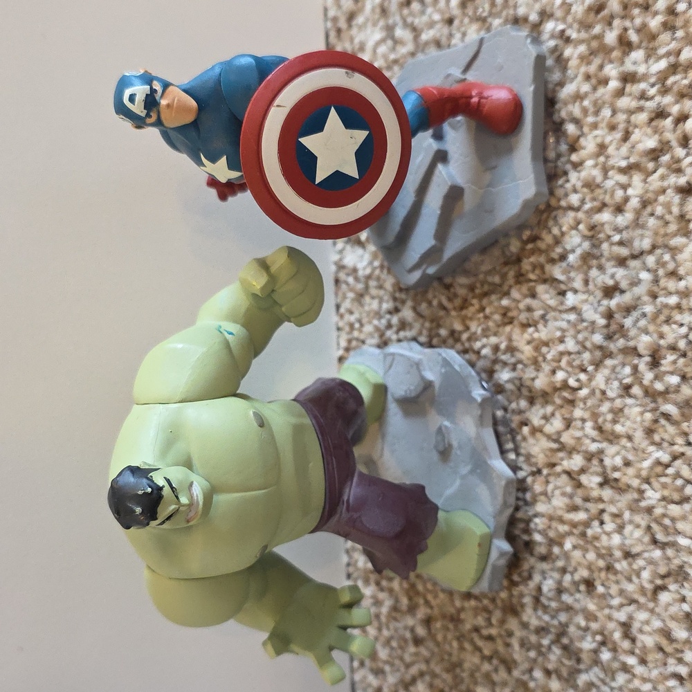 Disney Infinity 2.0 - Hulk And Captain America Marvel / Decor